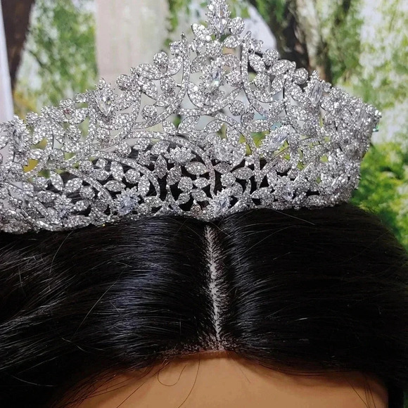 7pc Unique One-Of-A-Kind Tiara Bridal Package - Picture 4 of 12